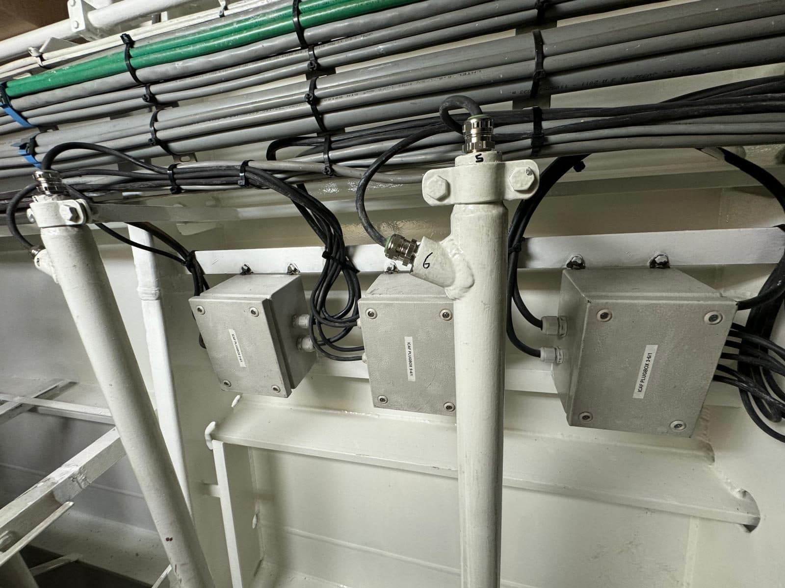 Sea-chest anode installation