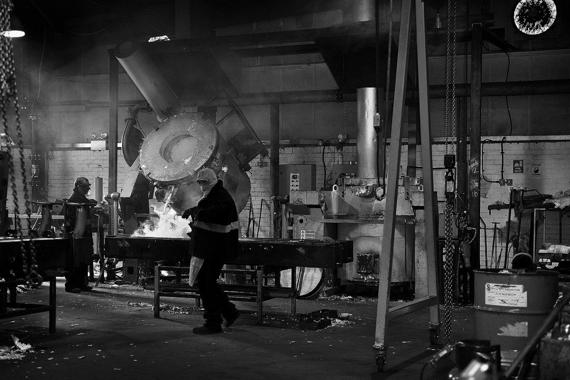 Foundry furnace pour